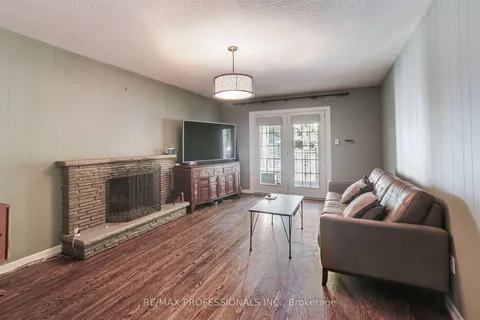 32 Cedarcrest Dr, Toronto, ON M9A 2V6