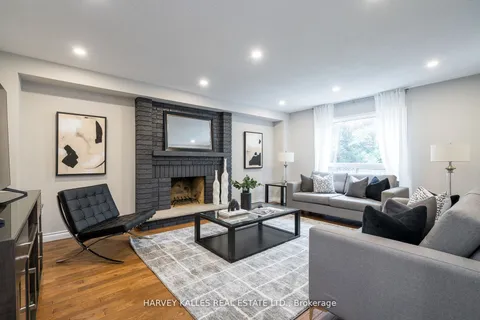 1999 Pitagora Crt, Mississauga, ON L5K 2M4