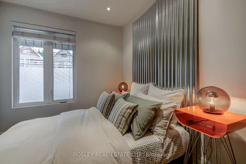 117 Hallam St, Toronto, ON M6H 1W9