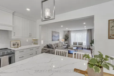 1039 Fair Birch Dr, Mississauga, ON L5H 1M4