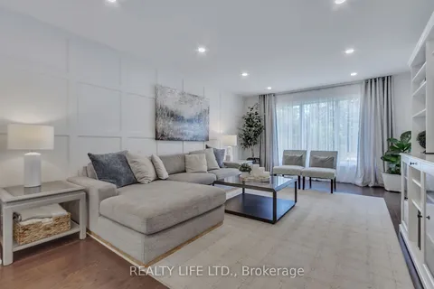 1039 Fair Birch Dr, Mississauga, ON L5H 1M4