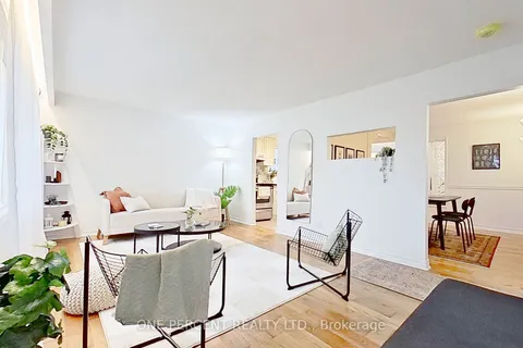 1064 Strathy Ave, Mississauga, ON L5E 2J8