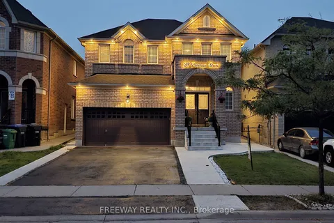 28 Penelope St, Brampton, ON L6P 3H7