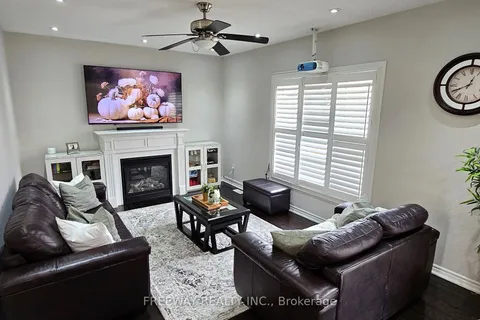 28 Penelope St, Brampton, ON L6P 3H7