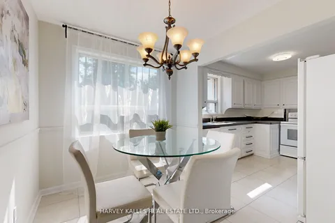 5 Liscombe Rd, Toronto, ON M6L 2Z9