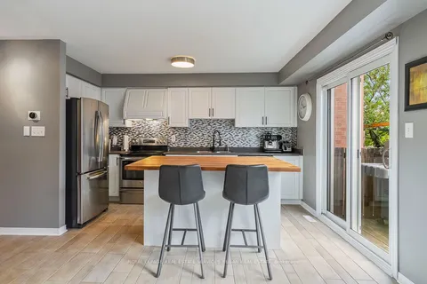 656 Julia Ave, Burlington, ON L7L 6X3