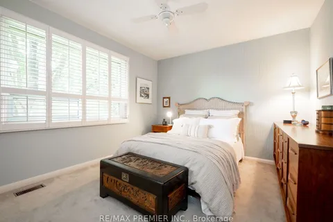 42 Jubilee Cres, Toronto, ON M9M 1L3