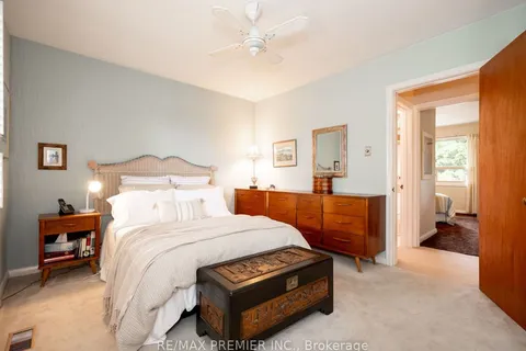 42 Jubilee Cres, Toronto, ON M9M 1L3