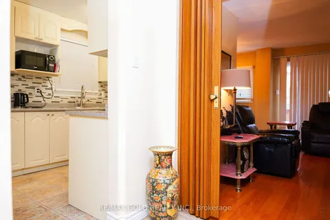 40 Glen Hollow Ave, Toronto, ON M9W 6C6