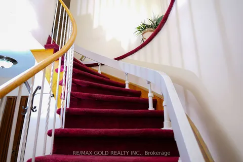 40 Glen Hollow Ave, Toronto, ON M9W 6C6