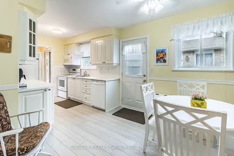 3369 Oakglade Cres, Mississauga, ON L5C 1X4