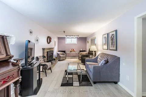 3369 Oakglade Cres, Mississauga, ON L5C 1X4