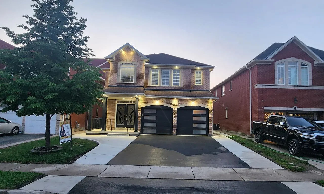 32 Charger Lane, Brampton, ON L7A 3C1