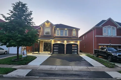 32 Charger Lane, Brampton, ON L7A 3C1