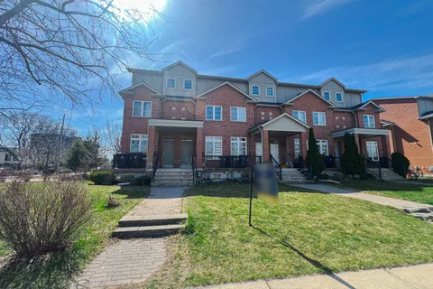 3B Hobden Pl, Toronto, ON M9R 3R6