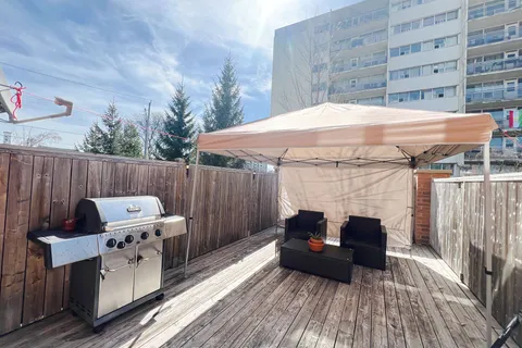 3B Hobden Pl, Toronto, ON M9R 3R6