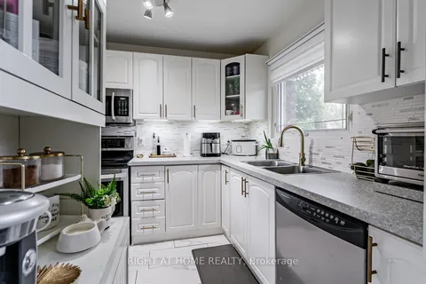 4 Gailgrove Crt, Brampton, ON L6S 2E1