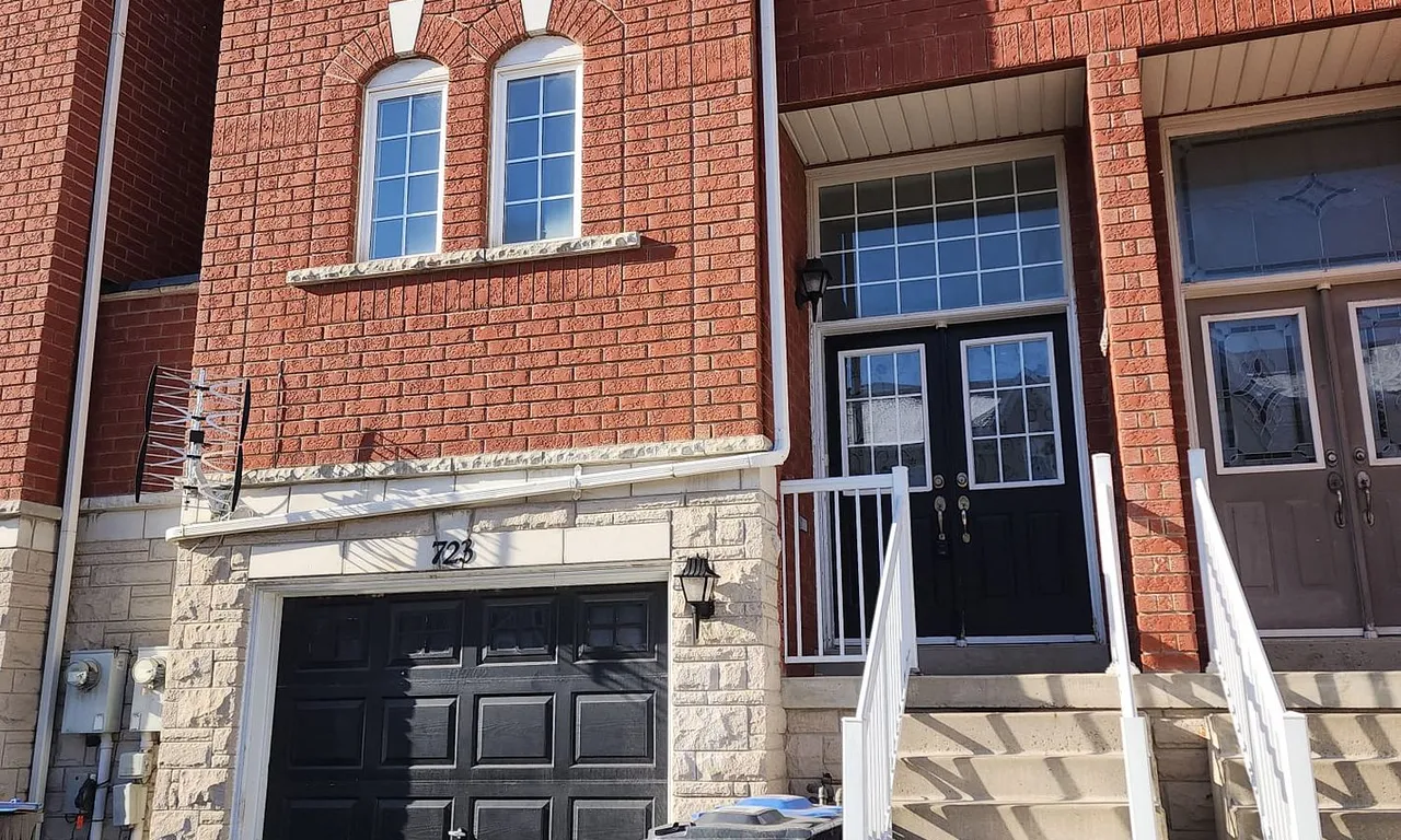 723 Horning St, Mississauga, ON L5R 0B5