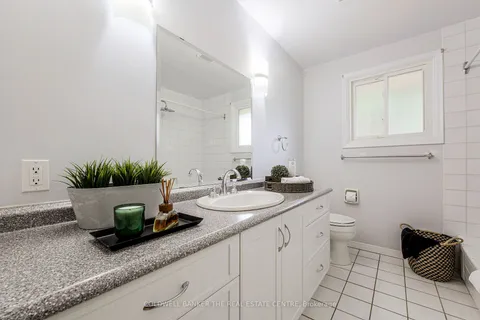 1502 Killkee Gate, Mississauga, ON L5C 1L4