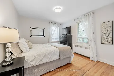 19 Culnan Ave, Toronto, ON M8Z 5A9