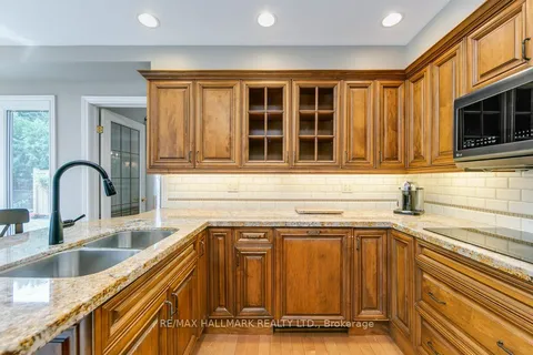 3538 Kingbird Crt, Mississauga, ON L5L 2R1