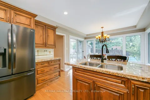 3538 Kingbird Crt, Mississauga, ON L5L 2R1