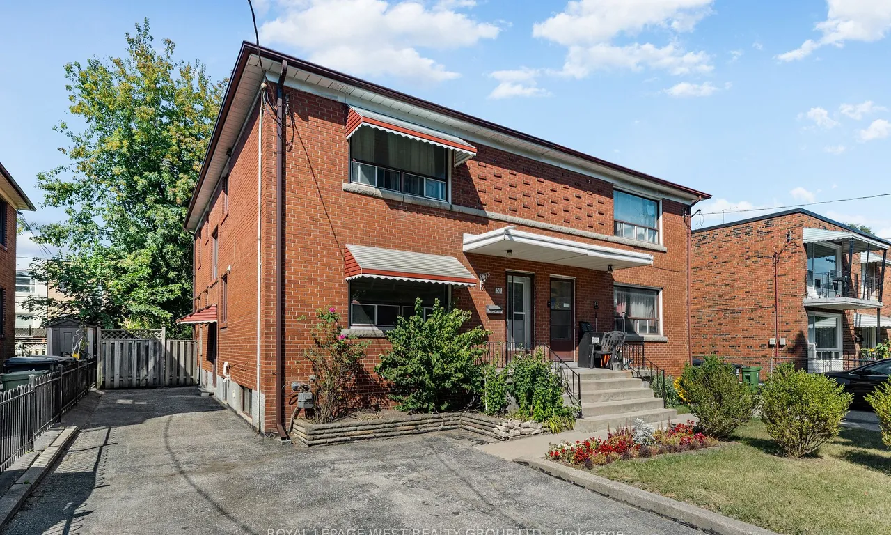 58 Mendota Rd, Toronto, ON M8Y 1G2