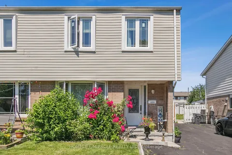 3094 Redbank Cres, Mississauga, ON L4T 1V1
