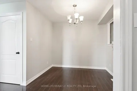3094 Redbank Cres, Mississauga, ON L4T 1V1