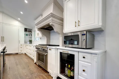 8 Bell Royal Crt, Toronto, ON M9A 4G6