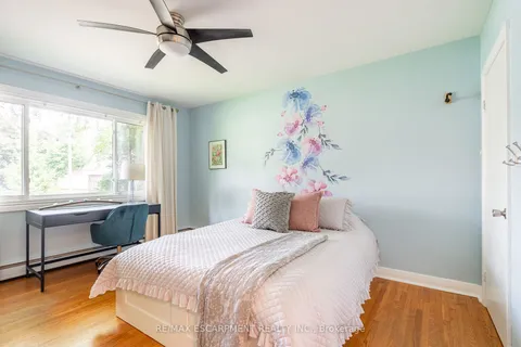 702 King Rd, Burlington, ON L7T 3K4