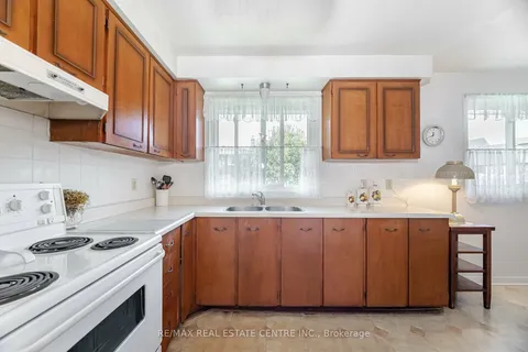 2049 Family Cres, Mississauga, ON L4X 1G7