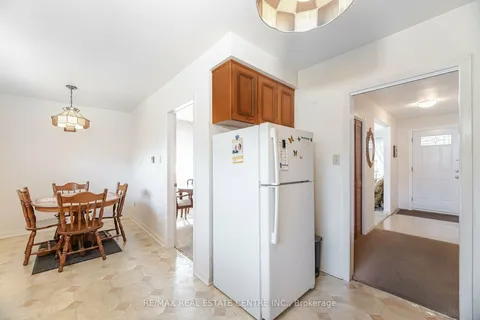 2049 Family Cres, Mississauga, ON L4X 1G7