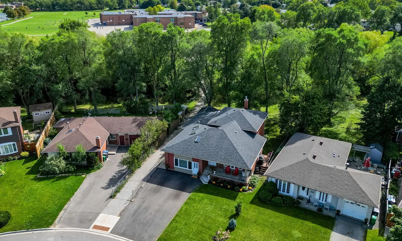 10 Elrose Rd, Brampton, ON L6T 2C2