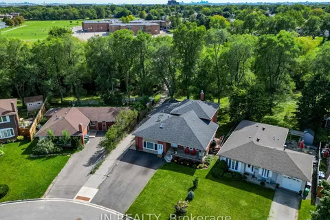 10 Elrose Rd, Brampton, ON L6T 2C2