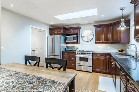 10 Elrose Rd, Brampton, ON L6T 2C2