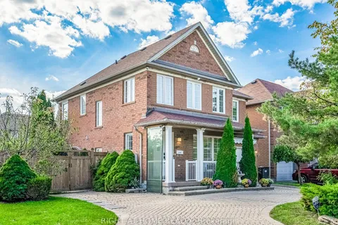 3144 High Springs Cres, Mississauga, ON L5B 4G4
