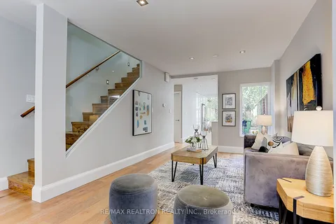 14 Marion St, Toronto, ON M6R 1E5