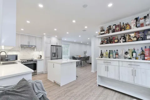 2431 Ploughshare Crt, Mississauga, ON L5L 3M6