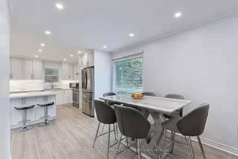 2431 Ploughshare Crt, Mississauga, ON L5L 3M6