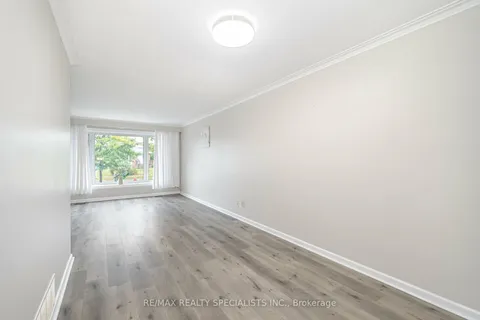 1531 Banwell Rd, Mississauga, ON L5J 3X6