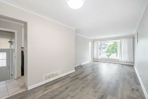 1531 Banwell Rd, Mississauga, ON L5J 3X6