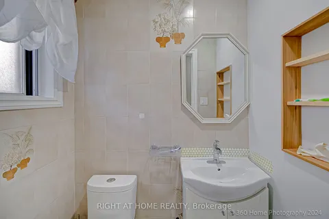 35 Highland Hill, Toronto, ON M6A 2P7