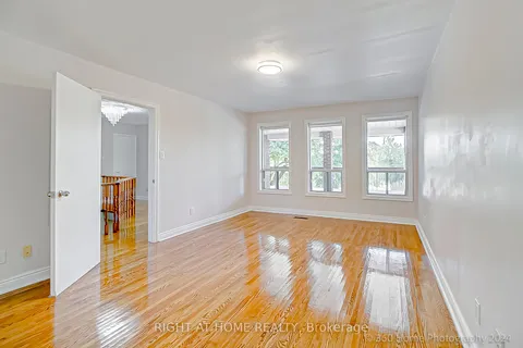 35 Highland Hill, Toronto, ON M6A 2P7