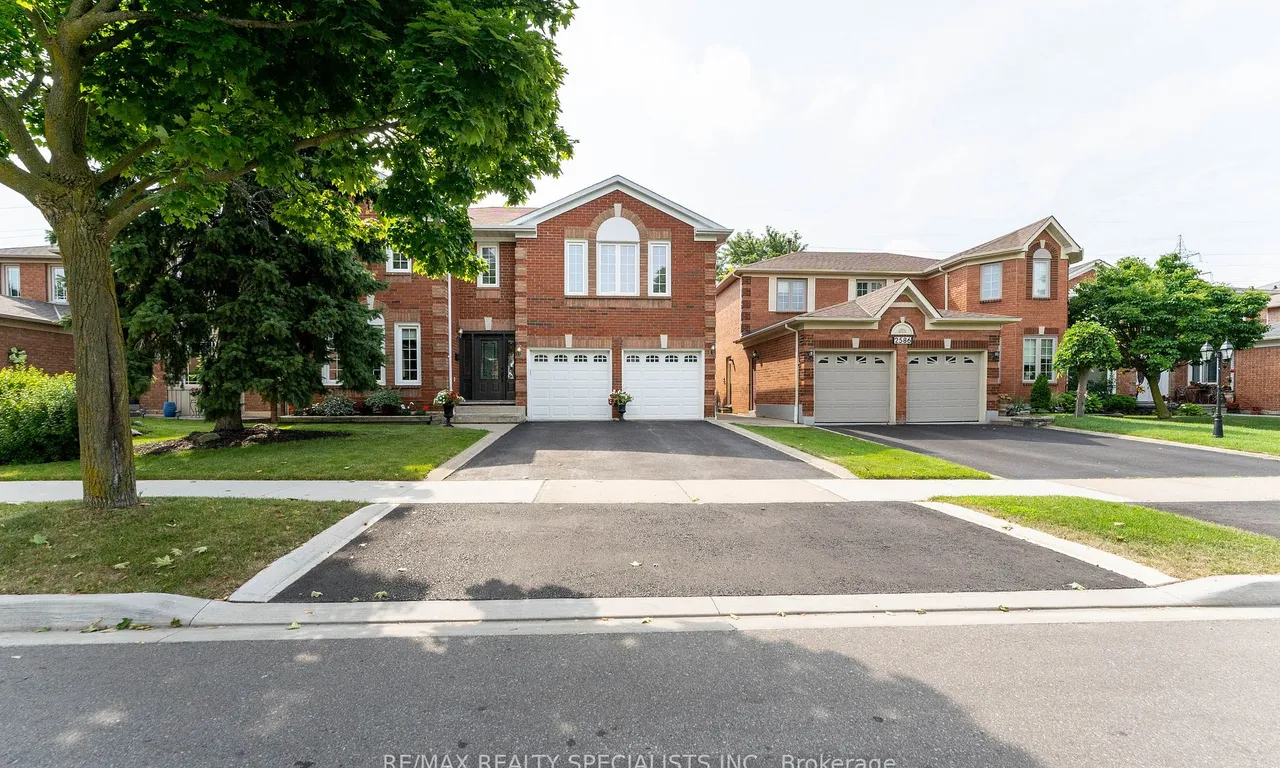 2582 Ambercroft Tr, Mississauga, ON L5M 4K4