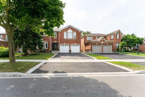 2582 Ambercroft Tr, Mississauga, ON L5M 4K4