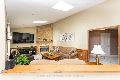 2582 Ambercroft Tr, Mississauga, ON L5M 4K4