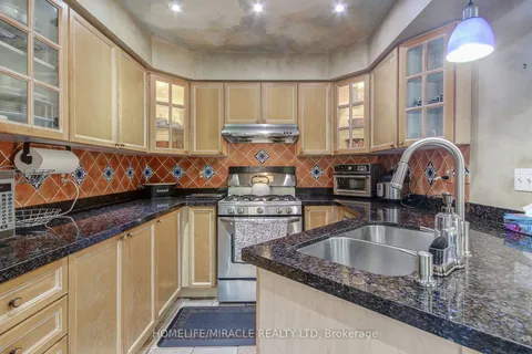 1699 Samuelson Circ, Mississauga, ON L5N 7Z8