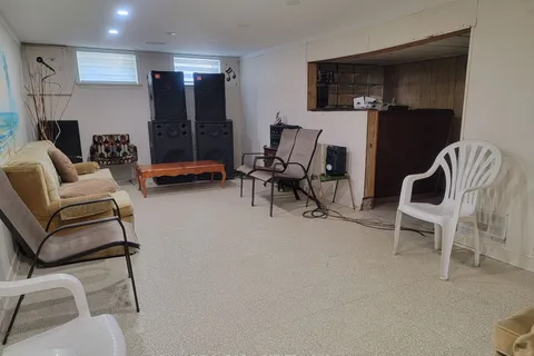 19 Kinnie Crt, Toronto, ON M3N 2S1