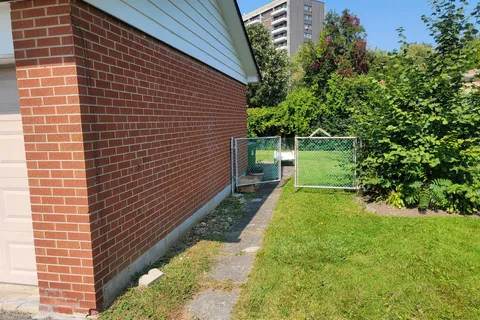 19 Kinnie Crt, Toronto, ON M3N 2S1